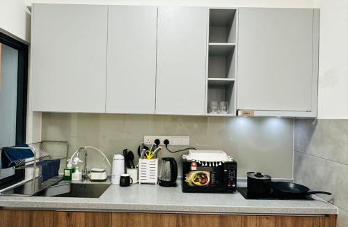 Taman Pertama Apartment | M Vertica KL City 3B2B 8 Pax [Wi-Fi, 2 Carparks]
