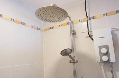 Guadalupe Nuevo House | Makati Altean Apartment (Leonora Room)