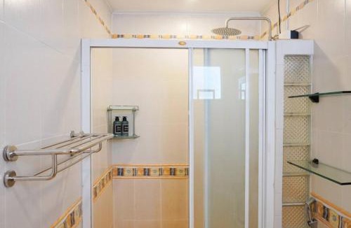 Guadalupe Nuevo House | Makati Altean Apartment (Leonora Room)