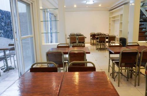 Guadalupe Nuevo House | Makati Altean Apartment (Maura Room)