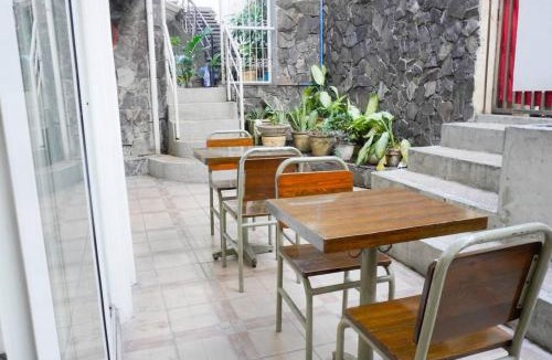 Guadalupe Nuevo House | Makati Altean Apartment (Maura Room)