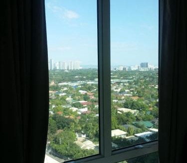 San Lorenzo Apartment | Makati Condo Edsa MRT Magallanes Station Chino Roces Ave cor EDSA IT Hub ONE Ayala Alphaland WiFi by 24K Residences