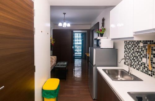 San Antonio Apartment | Makati MoodPad Fun Cozy Pool Access 300Mbps WiFi 2271