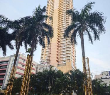 Ermita Night District Apartment | Manila Skyline Haven - 40th Floor Panoramic View