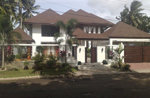 Nabua House | Mansion in Nabua, Bicol for relaxation and family w/parking and breakfast
