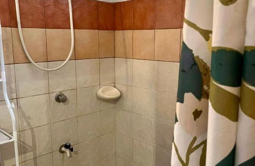 Marikina House | MARIKINA 32 sqm Studio for Transients w WiFi 40 inch TV Parking