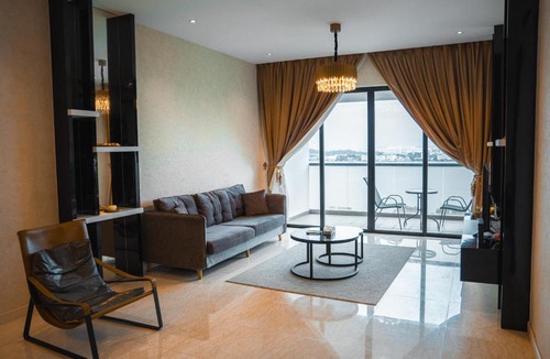 Masai Apartment | Marina View 3BR Permas w Bathtub & Seaview Balcony Permas by Our Stay