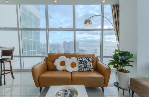 George Town Apartment | Maritime Seaview Comfy Suite Penang with TVbox,Pool,Freewifi,2-8pax