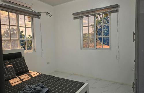 Sual House | Masamirey Hilltop Cottage with Mini Pool and Beach Access & WIFI - newly built March 2025
