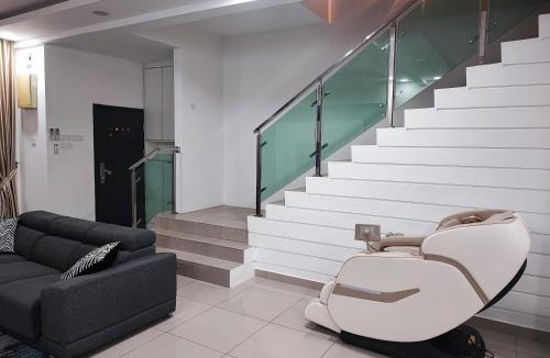 Sepang House | Masmia Homestay KLIA, Massage Chair,5 Aircond, Wifi, Netflix, Prime Video