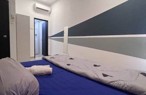 Kuala Lumpur Apartment | Master bedroom with attached bathroom