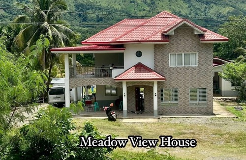 Paracelis House | Meadow View House 4 spacious rooms, 3 en suite bathrooms and 1 communal bathroom