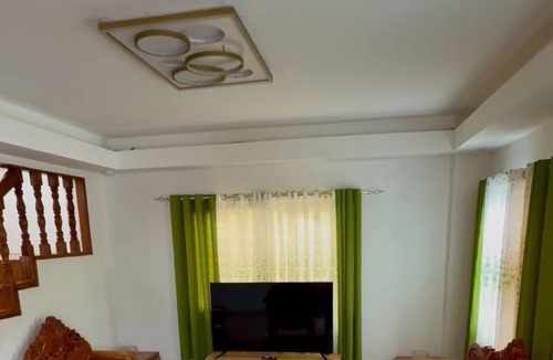 Paracelis House | Meadow View House 4 spacious rooms, 3 en suite bathrooms and 1 communal bathroom
