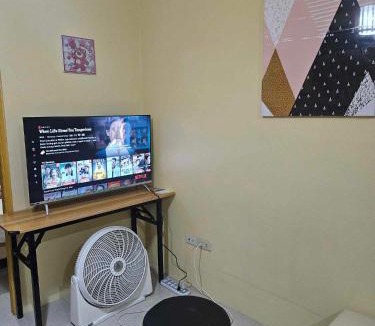 Batangas City Apartment | Mel's Place Batangas Unit 8 Two-Bedroom House w Free Parking WIFI Netflix Smart TV Fit to 4 Adults or kids