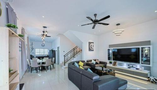 Malacca City Villa | Melaka 9km jonker street,12pax sea view 3storey house