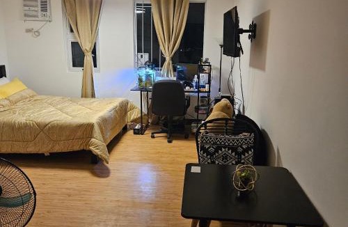 Las Pinas Bed & Breakfast | Mench Staycation