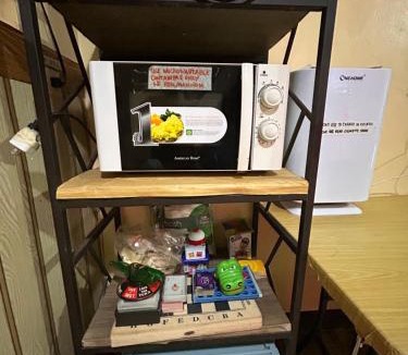 San Mateo Apartment | MG 5pax 1 AC BR 300mbps FREE Netflix Parking Cignal Videoke Shower Heater Cook & Grill