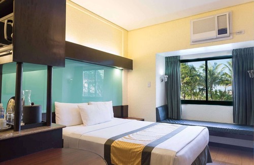 Cabanatuan Hotel | Microtel Inn by Wyndham Cabanatuan