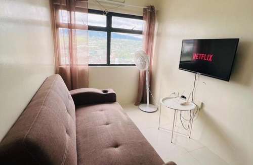 Mandaue Apartment | Minimalist 1 BR - Wifi, Netflix, Pool, Gym
