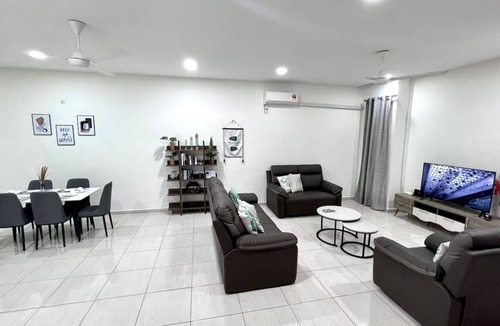 Kuah House | Minimalist Family Homestay 4BR @ Kuah