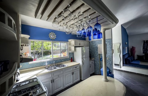 Urbanizacion Tavarez Villa | Minutes from the city centre in an upscale gated community