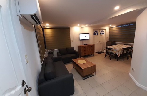Binan City House | Minutes to Enchanted Kingdom park and Tagaytay -Great for Staycation!