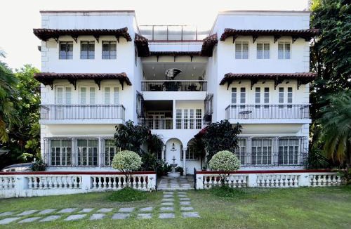 Bagong Lipunan Ng Crame Apartment | MiraNamin Nest CALACHUCHI Room in Unique Historic Home - Balcony, Rooftop, Garden View, Shared Kitchen, Pet Friendly with a Fee