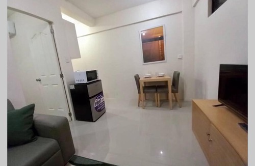 Angeles City Apartment | Modern 1-bedroom condo in vibrant Malabanias