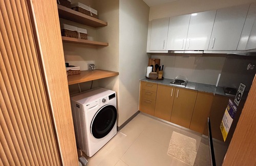 Katuparan Condo | Modern 1-Bedroom Unit in BGC – Comfortable & Fully Equipped