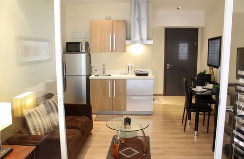 Downtown Apartment | "Modern" 1-BR Unit @ Knightsbridge 4608