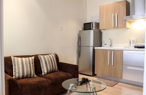 Downtown Apartment | "Modern" 1-BR Unit @ Knightsbridge 4608