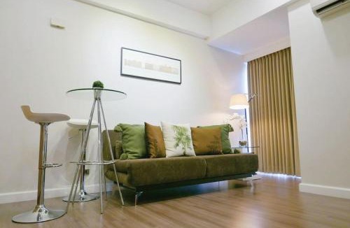 Wack-Wack Greenhills Villa | Modern 1BD Executive Suite, Netflix Wifi Pool Gym