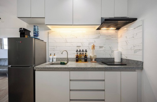 Guadalupe Condo | Modern 1BR Condo in Cebu City w/Fast WiFi, Rooftop Pool, Gym & City Views