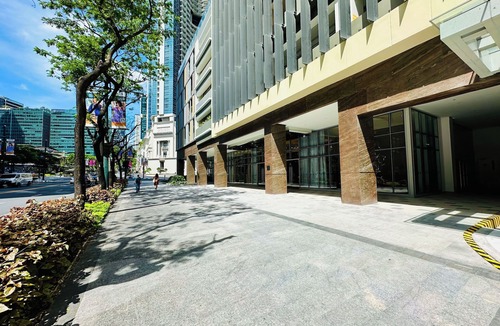 Katuparan Condo | Modern 1BR Edge w/Washer & Balcony in Uptown BGC
