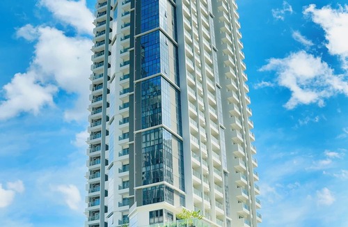 Katuparan Condo | Modern 1BR Edge w/Washer & Balcony in Uptown BGC