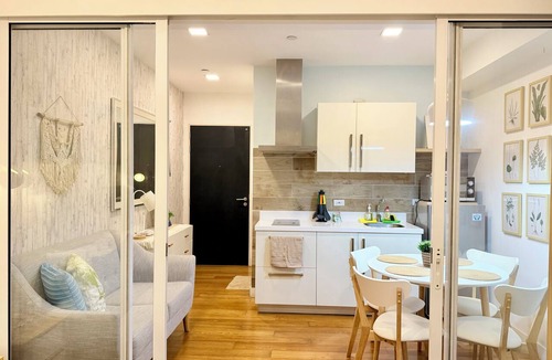 Mandaluyong Apartment | Modern 1BR Staycation in Acqua Private Residences