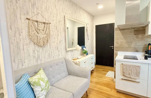 Mandaluyong Apartment | Modern 1BR Staycation in Acqua Private Residences