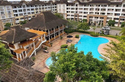 Davao Condo | Modern 2BR Condo Near SM with Free Parking, Pool, WIFI, and Netflix