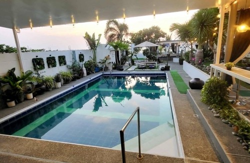 Bacnotan House | Modern 3-bedroom house with WiFi and AC in Bacnotan