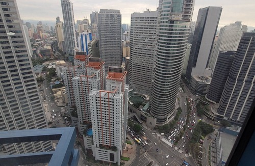 Legazpi Village Condo | Modern Asian themed Condo w/View Near Airport & Sky Way - 1