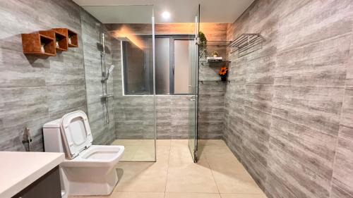 Kaunlaran Apartment | Modern Executive 1BR with Huge Balcony and Sunset View