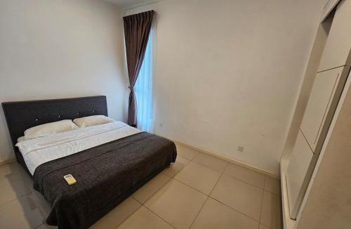 Bunga Paya Pantai Apartment | Modern Family Suites 3 bedroom