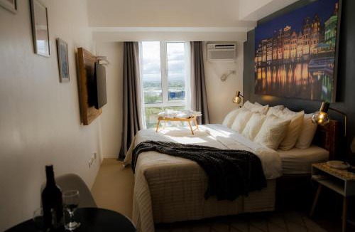 Mandurriao Apartment | Modern Oasis*Heart of City*Fast Wi-Fi/Netflix WFH