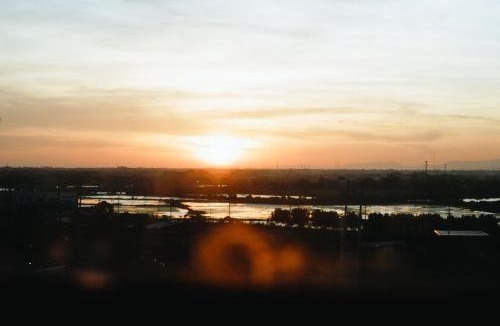 Mandurriao Apartment | Modern Oasis*Heart of City*Fast Wi-Fi/Netflix WFH