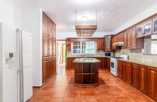 Juan Dolio Villa | Modern Villa! CHEF/BBQ/Billiard/WIFI/VIP.T