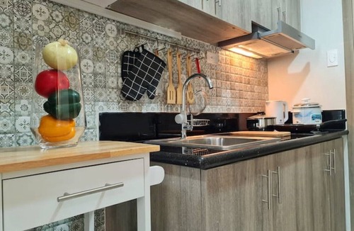 Pasay Condo | Modernistic flat along Roxas Blvd |Fast net|Netflx