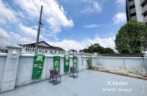 Taman Molek House | Molek house 12pax KTV BBQ