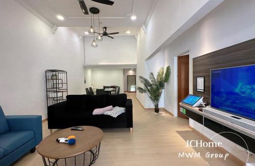 Taman Molek House | Molek house 12pax KTV BBQ