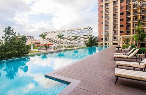 Paranaque Condo | Monarch Parksuites 1-Bedroom Condo Unit - Near MOA and NAIA