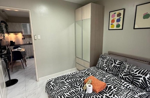 Paranaque Apartment | Monarch Parksuites 1BR with balcony
